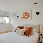 Charming With Ac & Balcony *