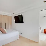 Charming With Ac & Balcony シュレンヌ