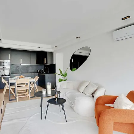 Charming With Ac & Balcony Lejlighed Suresnes