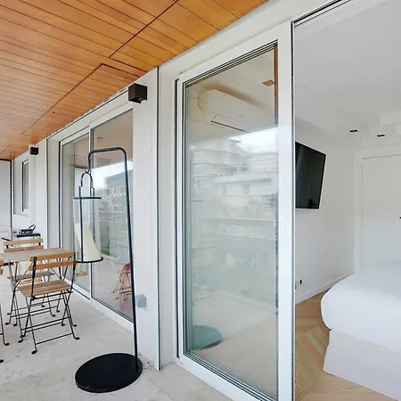 Charming With Ac & Balcony Suresnes