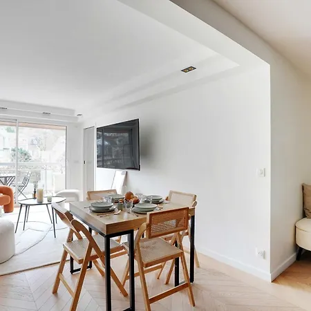 Charming With Ac & Balcony Appartement
