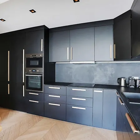 Charming With Ac & Balcony Appartement *