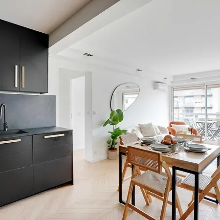 Appartement Charming With Ac & Balcony Suresnes