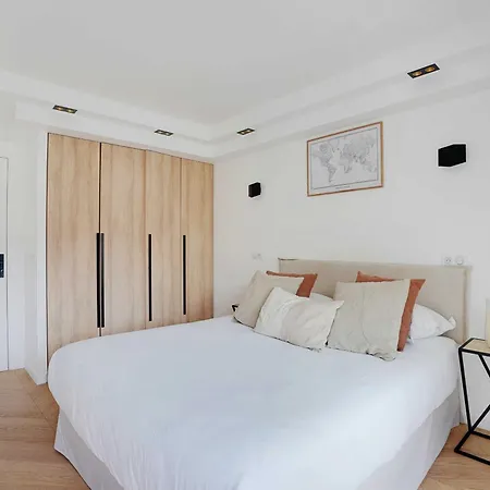 Charming With Ac & Balcony Appartement *