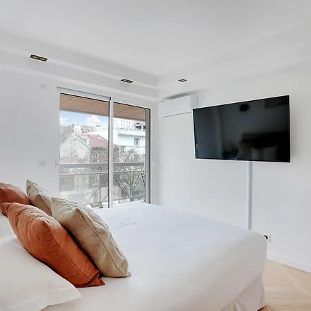 Charming With Ac & Balcony Appartement