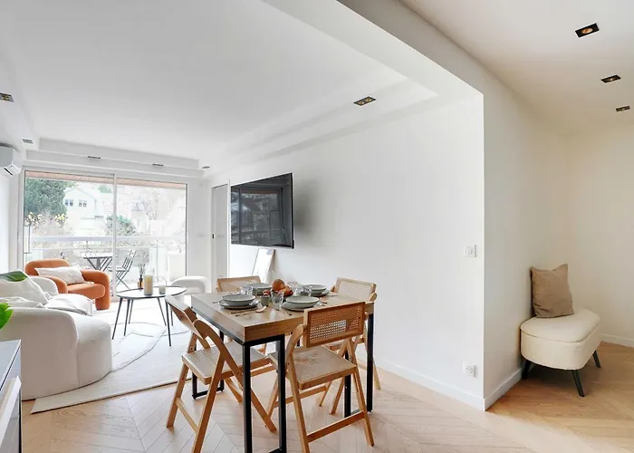 Charming With Ac & Balcony Appartement