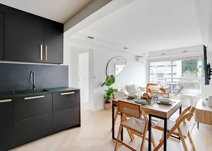 Appartement Charming With Ac & Balcony Suresnes