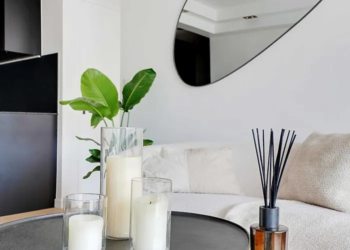 Charming With Ac & Balcony Appartement