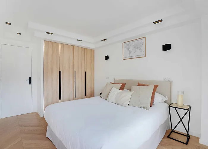 Charming With Ac & Balcony Appartement *