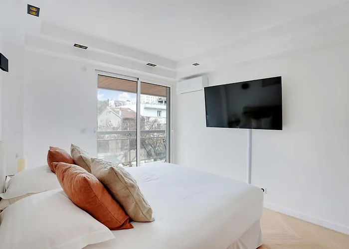 Charming With Ac & Balcony Appartement